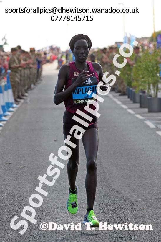 Edna Kiplagat finishing the womens 2014 BUPA Great North Run. Photo: David T. Hewitson/Sports for All Pics